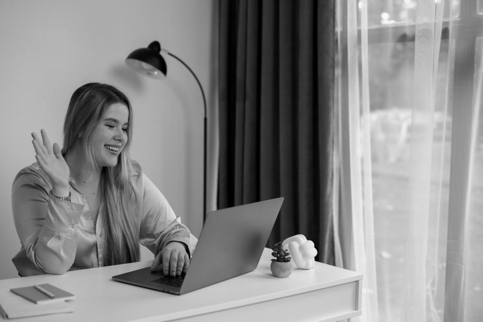 Espace de formation avec documentation financière et outils pédagogiques