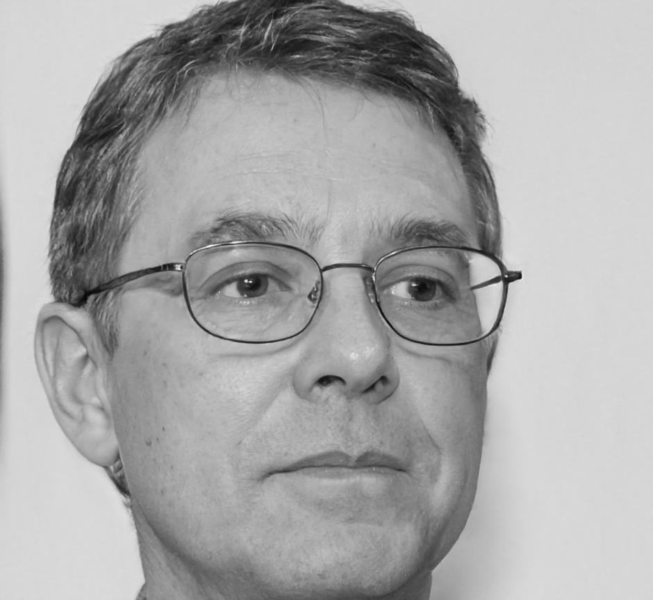 Portrait de Théo Dubois, conseiller en gestion financière personnelle